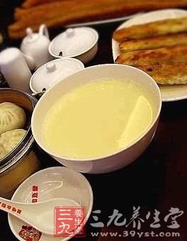 秋季嘴唇干裂者的饮食调理