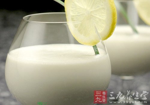 饮食养生保健:别把牛奶当水喝