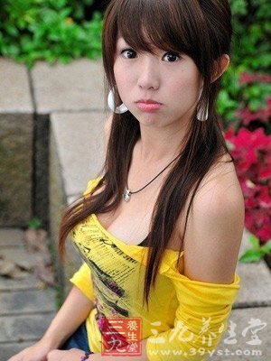 大胸巨乳女人图片