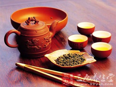 睡前喝牛奶护骨骼 健康养生八个黄金时间 