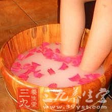 中医泡脚养生的方法与注意事项