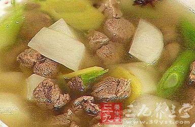 冬天吃萝卜炖羊肉 养肝又润肤
