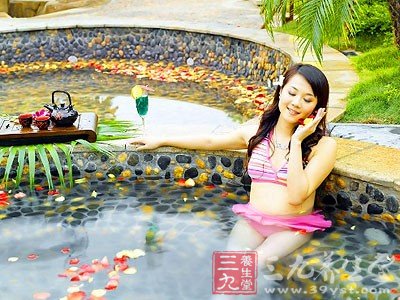 泡温泉35～42℃最适宜