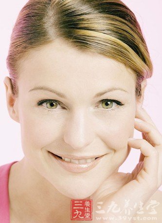 女人唇色隐藏身体健康