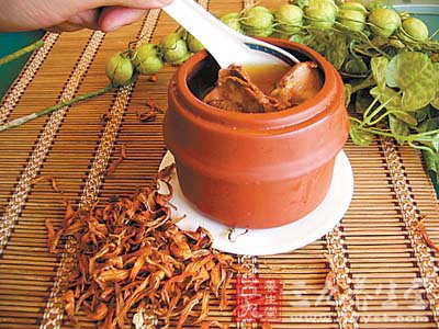 菊花老鸭汤缓解工作疲劳