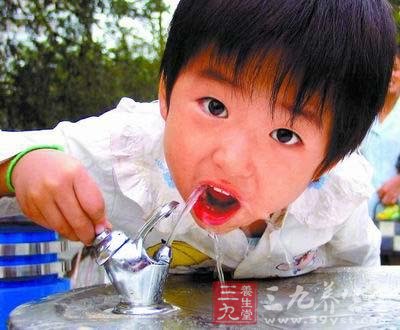 冬季养生常识 常喝翻煮的开水会致命