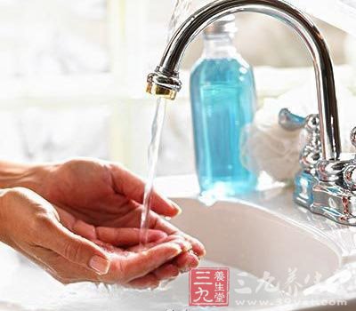 冬季洗手用热水更易裂