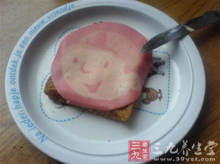 午餐肉方便快捷 但要少吃