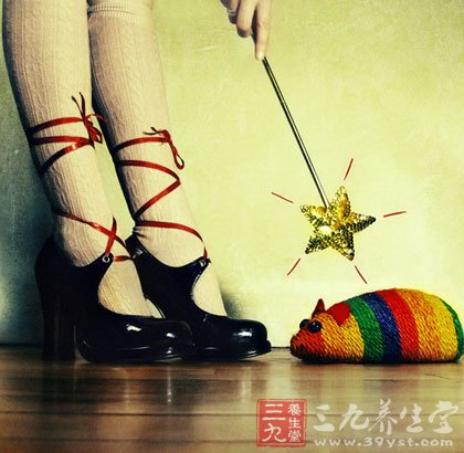鞋袜太紧反而更容易冻着脚
