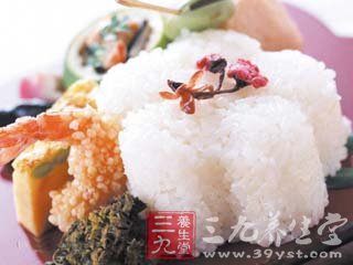 少吃饭多吃菜无益健康