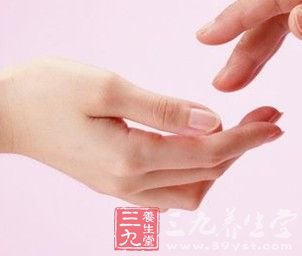 看指甲半月痕 了解身体健康状况