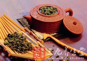 降糖养生 不妨多喝冷水泡茶