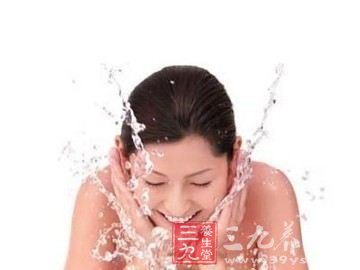 中医养眼五方法 流动凉水洗脸可保护视力