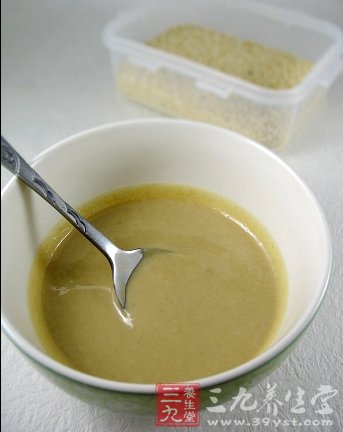 芝麻酱补钙健脑 营养胜鱼类