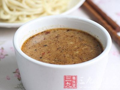 芝麻酱补钙健脑 营养胜鱼类