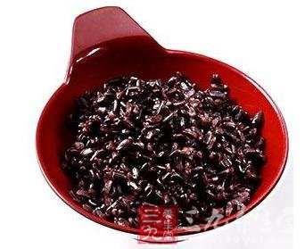 老人吃糙米护心 女性吃薏米养颜