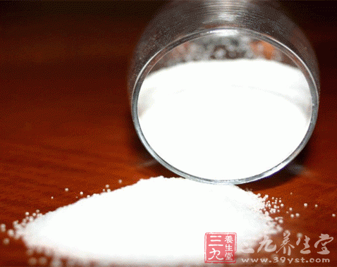 吃盐多眼袋深 四类食物催人老