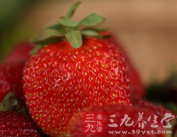 洗草莓不要摘掉草莓蒂
