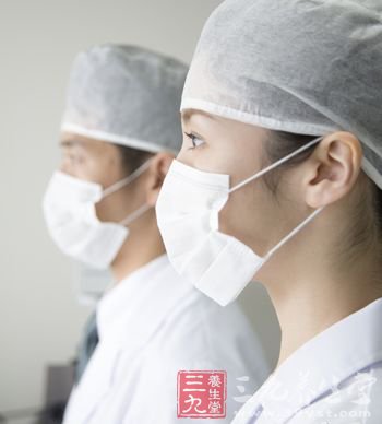 专家称白衣服防核辐射无用 