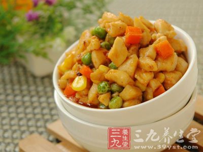 酸辣鸡丁：鸡胸肉滑嫩无比的小秘诀