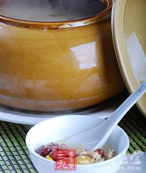 滋润青木瓜鲑鱼汤 中医养生汤润出好气色