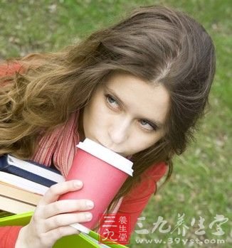 白领长期憋尿会带来许多危害
