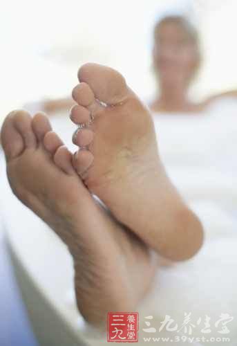 这三种人慎用热水泡脚
