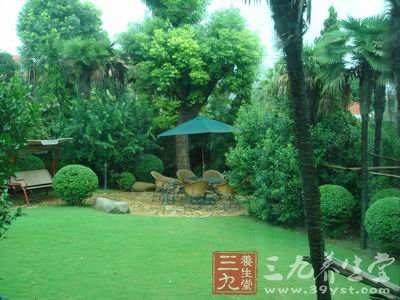 高尔夫球手精心呵护膝关节