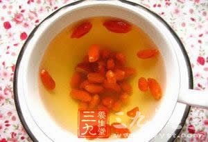 枸杞子泡茶治疗脂肪肝