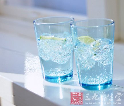 揭秘喝水的8个骇人真相