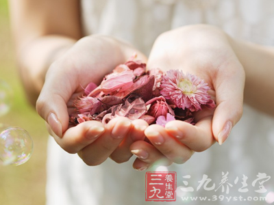 专家为你解读热水泡手的好处