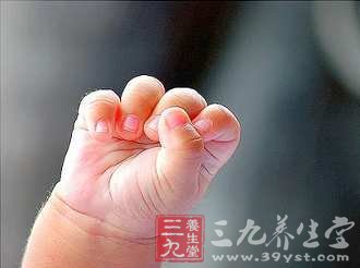宝宝指甲隐藏健康秘密 告诉你一些小常识