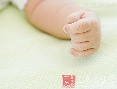 宝宝指甲隐藏健康秘密 告诉你一些小常识