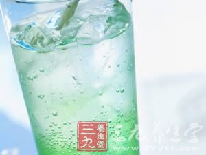 喝水时需要注意的地方