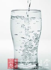 喝水时需要注意的地方