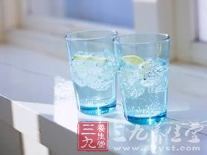 喝水时需要注意的地方