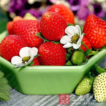 教您五步避免买到激素草莓