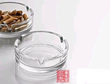 电脑旁边千万不可放的东西