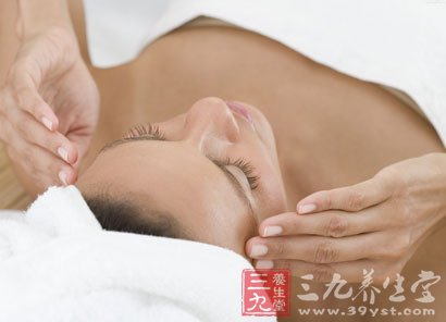 按摩百会穴可以治疗失眠