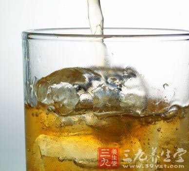 喝醋减肥伤肠胃 瘦身MM需慎重
