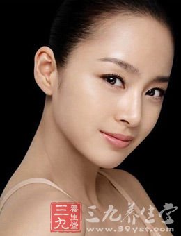 约在耳朵中央的胃点