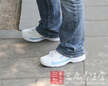 穿鞋的讲究 夏季穿凉鞋对脚不利
