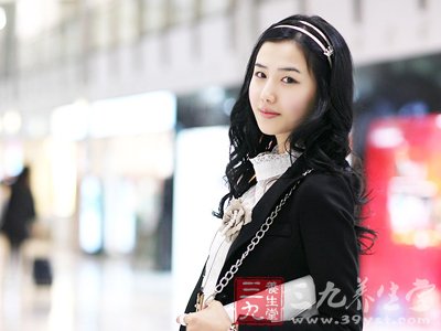 边煮饭边做厨房健身操 舒展身体消除疲劳