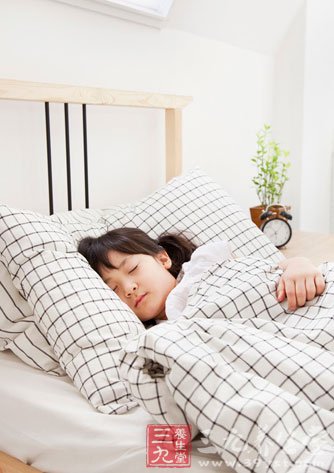 枕芯上缝布钉能够缓解失眠