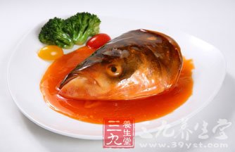 粉葛薏米煲鱼头 健脾益胃清热