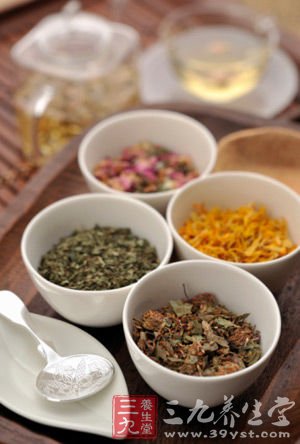 教你DIY荷叶山楂蜂蜜茶