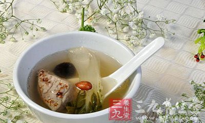 黄豆花生炖猪皮 吃出弹性皮肤