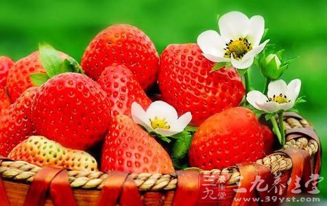 初夏吃果蔬 草莓梨子益养生