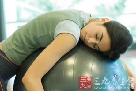 错误坐姿3：驼背