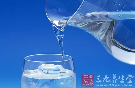 喝水防结石 烧开的自来水好